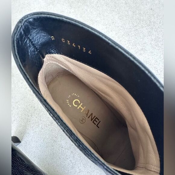 Chanel CC Logo Crumpled Calfskin Satin Cap Toe Short Ankle Boots EU 38.5 US7.5-8 - Picture 9 of 12